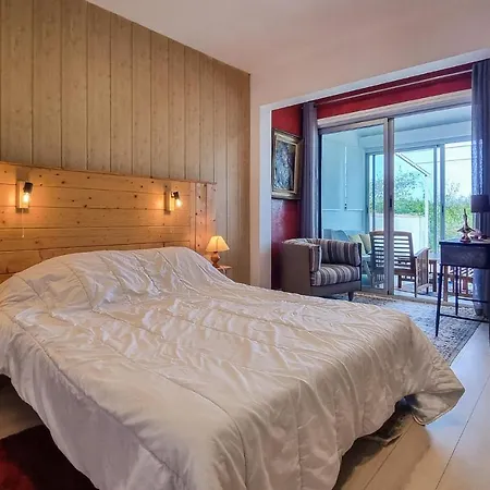 Gorgeous In Saint-Denis-dʼOléron